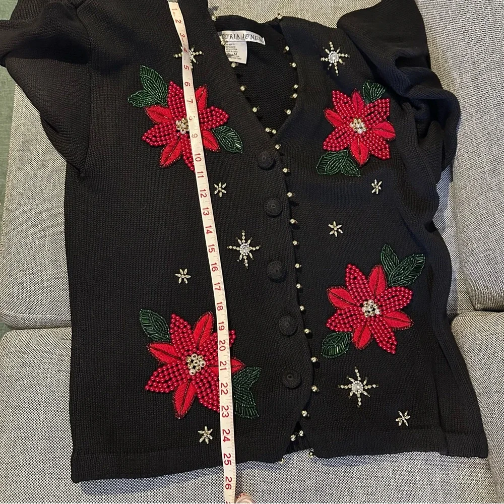 VINTAGE Victoria Jones Poinsettia Beaded Embellished Christmas Sweater | Sz M - Picture 9 of 9